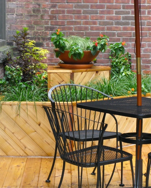 Fireworks-Tiered-Planter-ⓒ-michaela-medina-thegardenerseden